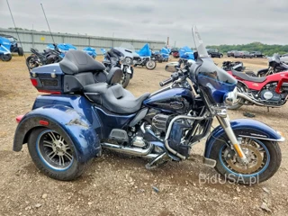 HARLEY-DAVIDSON FLHTCUTG TRI GLIDE ULTRA CLASSIC