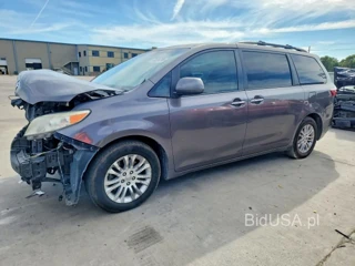 TOYOTA SIENNA XLE 8-PASSENGER