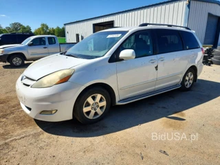 TOYOTA SIENNA XLE