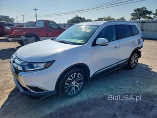 MITSUBISHI OUTLANDER SE