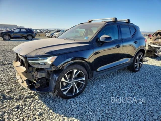 VOLVO XC40 T5 R-DESIGN