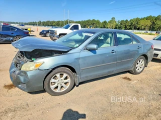 TOYOTA CAMRY LE V6