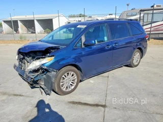 TOYOTA SIENNA XLE 8-PASSENGER