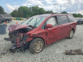 TOYOTA SIENNA XLE 8-PASSENGER