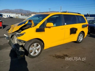 TOYOTA SIENNA LE