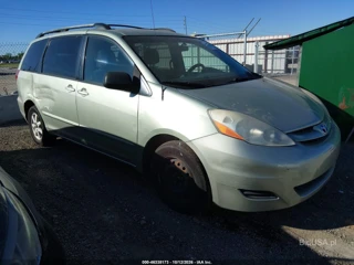 TOYOTA TOYOTA SIENNA LE
