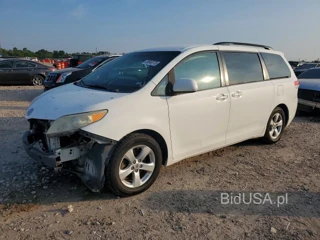TOYOTA SIENNA LE