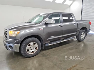TOYOTA TUNDRA CREWMAX SR5