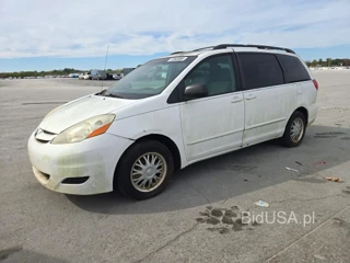 TOYOTA SIENNA LE 7-PASSENGER