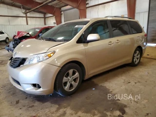 TOYOTA SIENNA LE