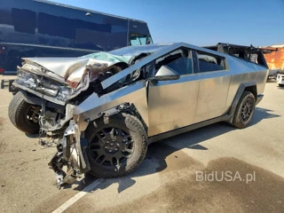 TESLA CYBERTRUCK