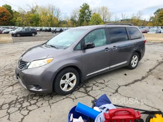 TOYOTA SIENNA LE
