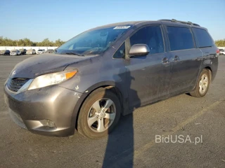 TOYOTA SIENNA LE
