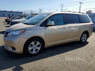 TOYOTA SIENNA LE