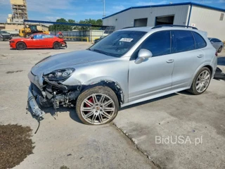 PORSCHE CAYENNE GTS
