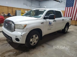 TOYOTA TUNDRA CREWMAX SR5