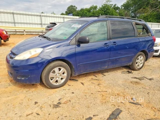TOYOTA SIENNA LE 8-PASSENGER