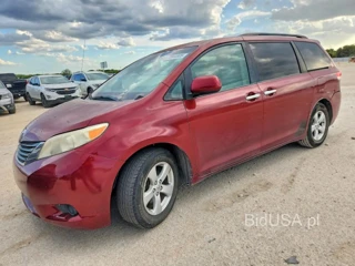 TOYOTA SIENNA LE