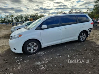 TOYOTA SIENNA LE
