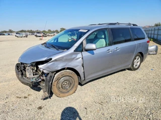 TOYOTA SIENNA LE