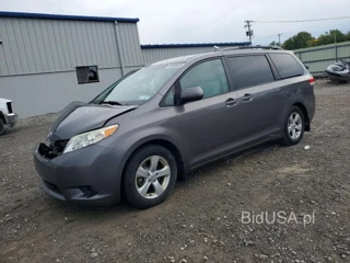 TOYOTA SIENNA LE