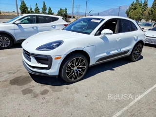 PORSCHE MACAN BASE