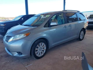TOYOTA SIENNA LE