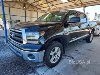 TOYOTA TUNDRA CREWMAX SR5