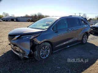 TOYOTA SIENNA XLE 7-PASSENGER