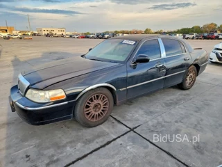 LINCOLN TOWN CAR SIGNATURE LIMITED