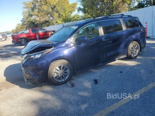TOYOTA SIENNA LE