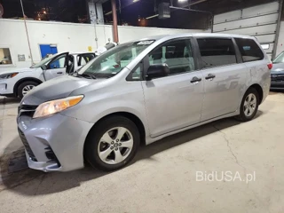 TOYOTA SIENNA L