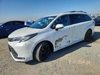 TOYOTA SIENNA XLE