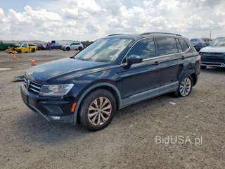VOLKSWAGEN TIGUAN SE