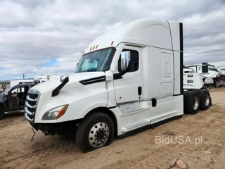 FREIGHTLINER CASCADIA 126