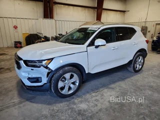 VOLVO XC40 T4 MOMENTUM