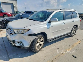 TOYOTA HIGHLANDER LIMITED