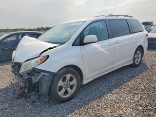 TOYOTA SIENNA LE