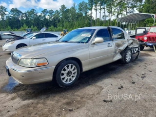 LINCOLN TOWN CAR SIGNATURE LIMITED