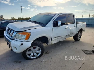 NISSAN TITAN SV