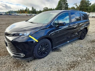 TOYOTA SIENNA XLE
