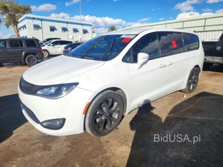 CHRYSLER PACIFICA TOURING