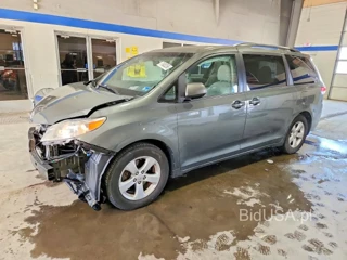 TOYOTA SIENNA LE