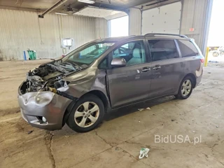 TOYOTA SIENNA XLE 7-PASSENGER
