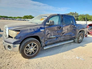 TOYOTA TUNDRA CREWMAX SR5