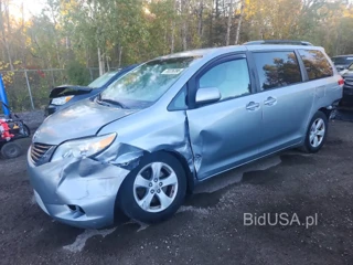 TOYOTA SIENNA LE