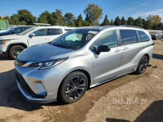 TOYOTA SIENNA XSE