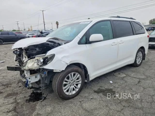TOYOTA SIENNA XLE 8-PASSENGER
