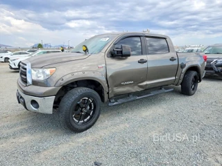 TOYOTA TUNDRA CREWMAX SR5