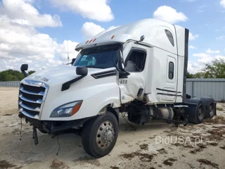FREIGHTLINER CASCADIA 126